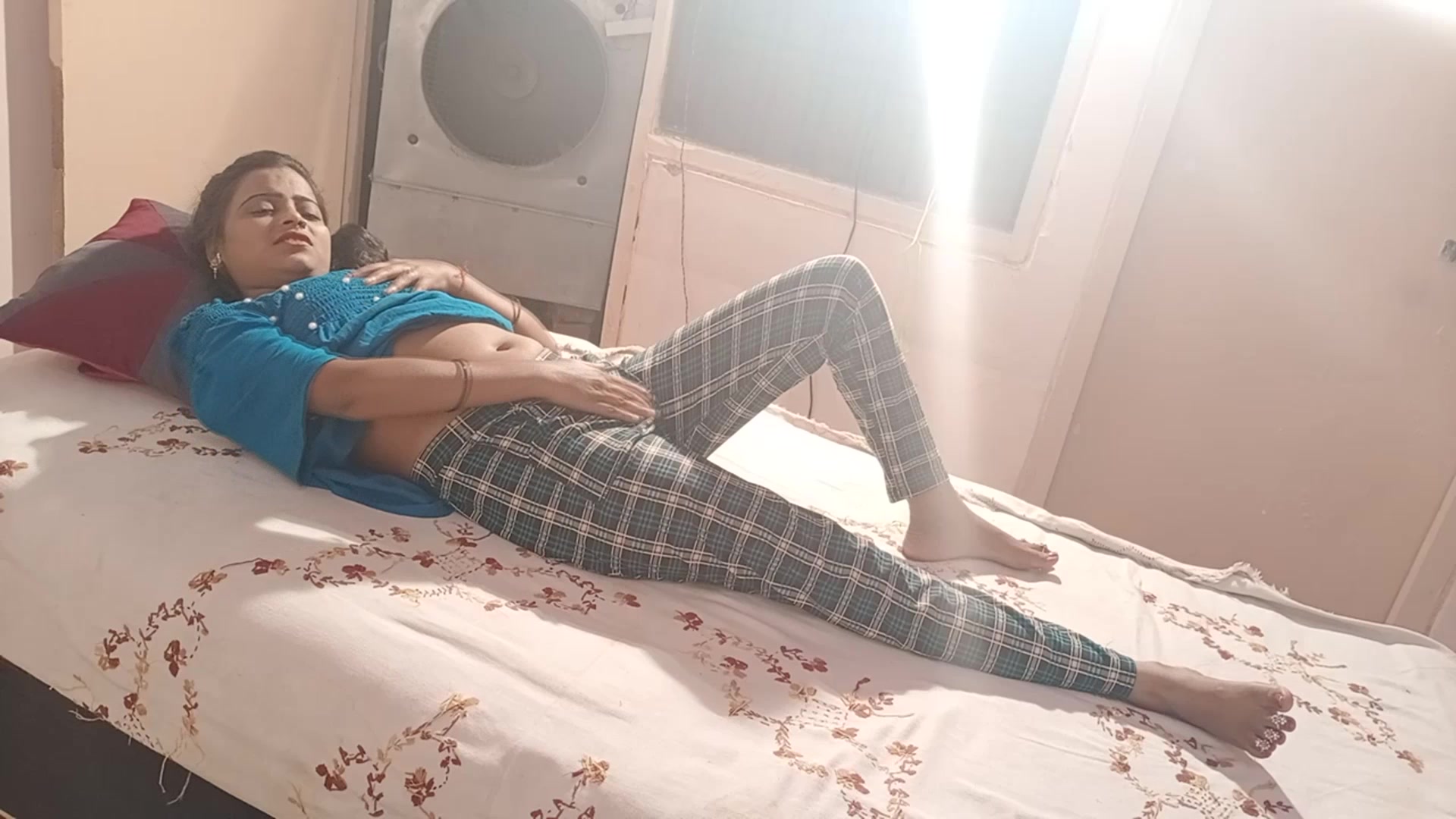 Horny Indian Mature Couple having intimate missionary desi sex, cum out of pussy