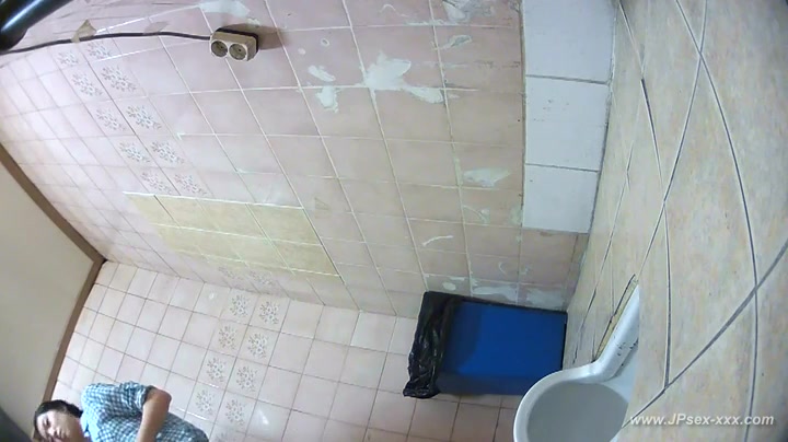 chinese girls go to toilet.15