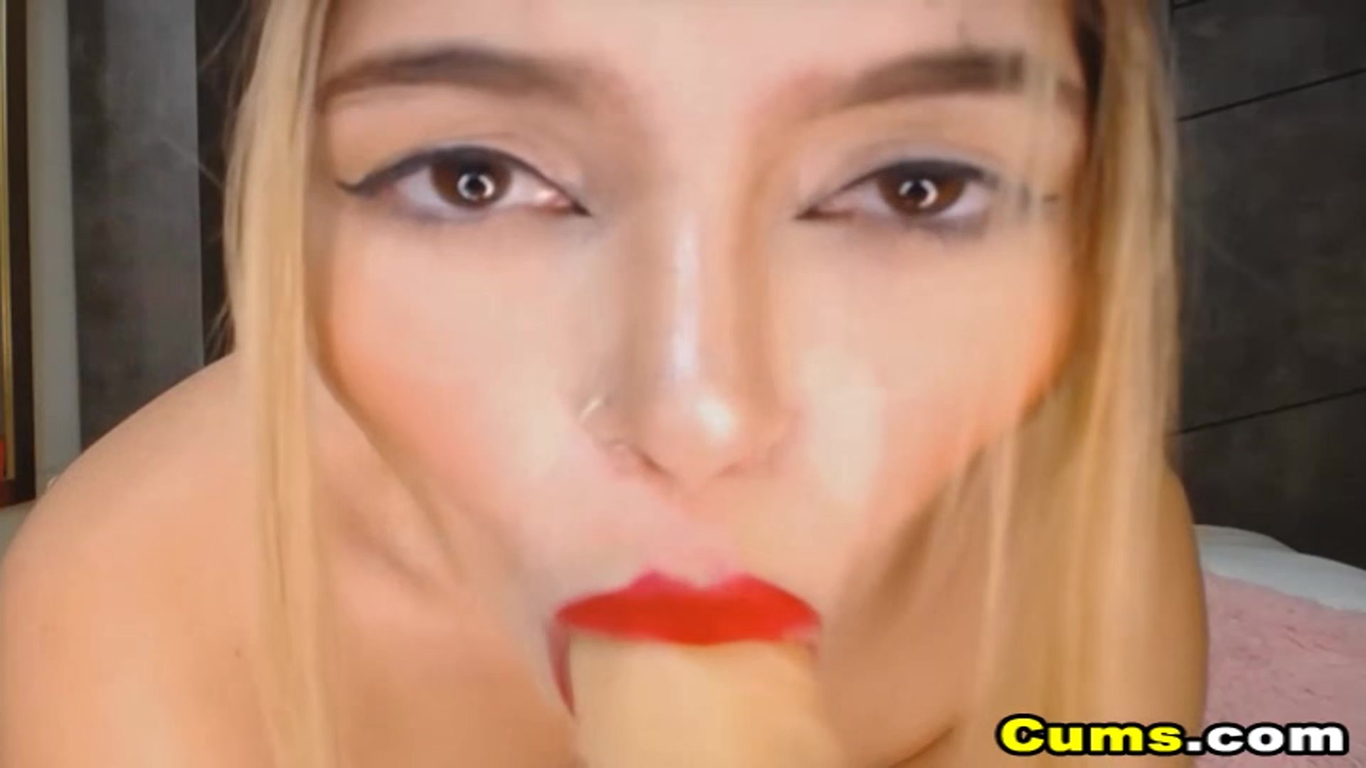 This Babe Loves To Fuck A Big Dildo