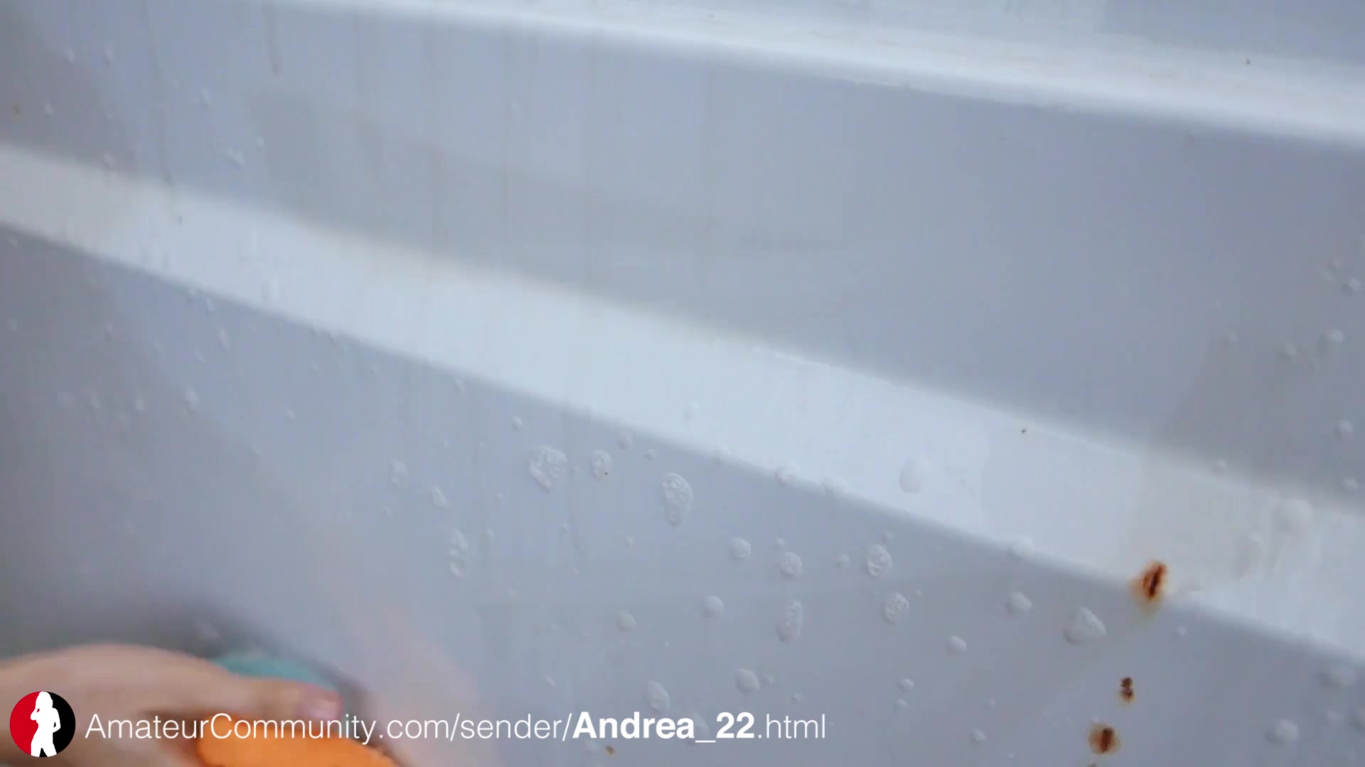 Andrea reibt sich die Fotze nach der Gartenarbeit