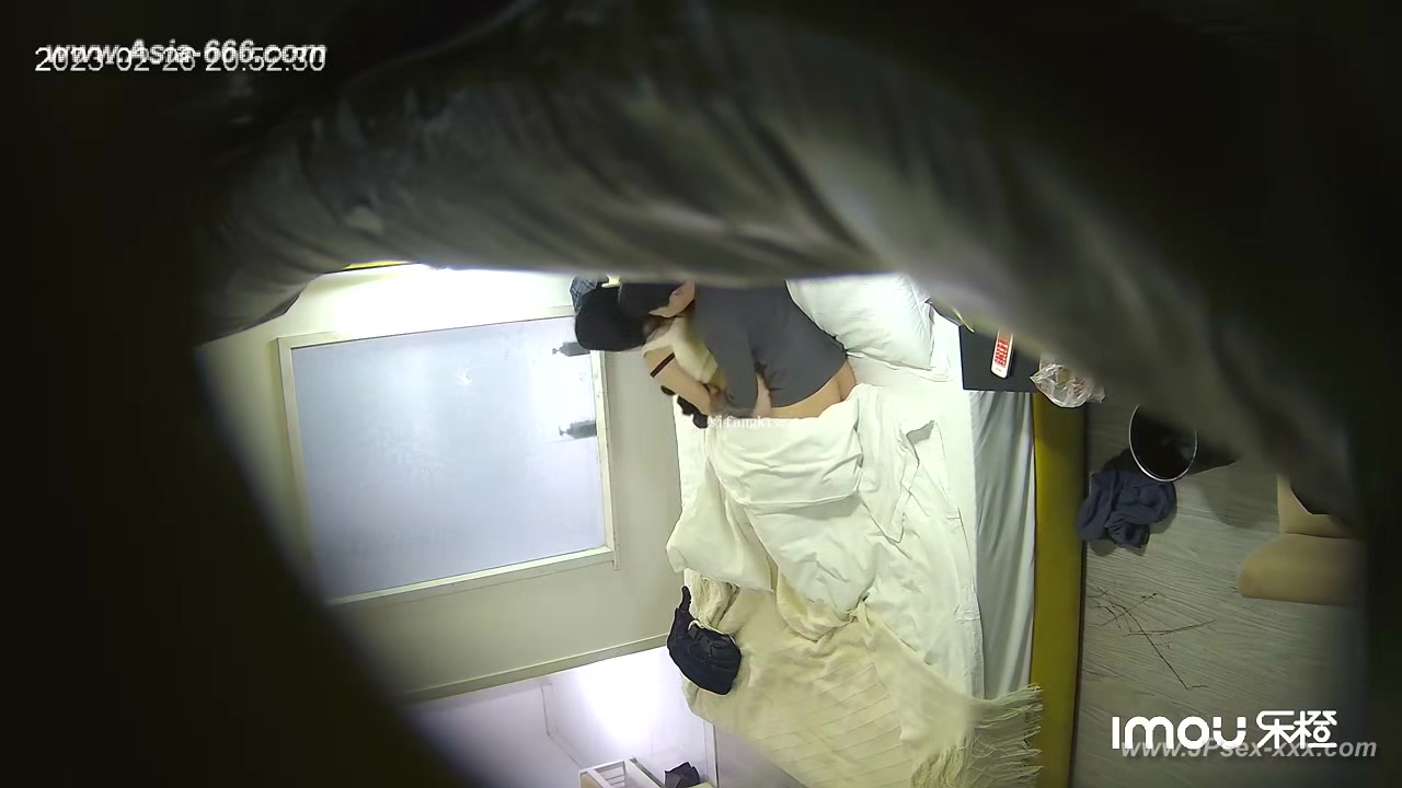 Hackers use the camera to remote monitoring of a lover's home life.606