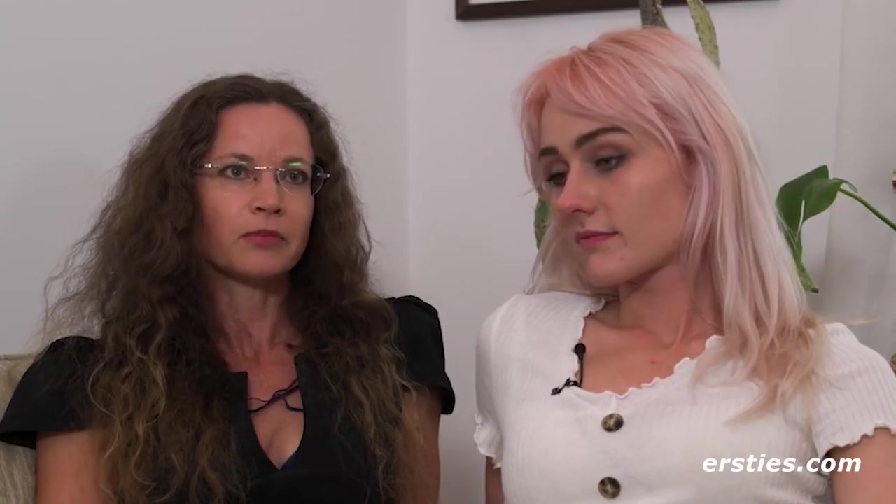 Anfangerin Hally Wird Von Lehrerin Annika Verwohnt