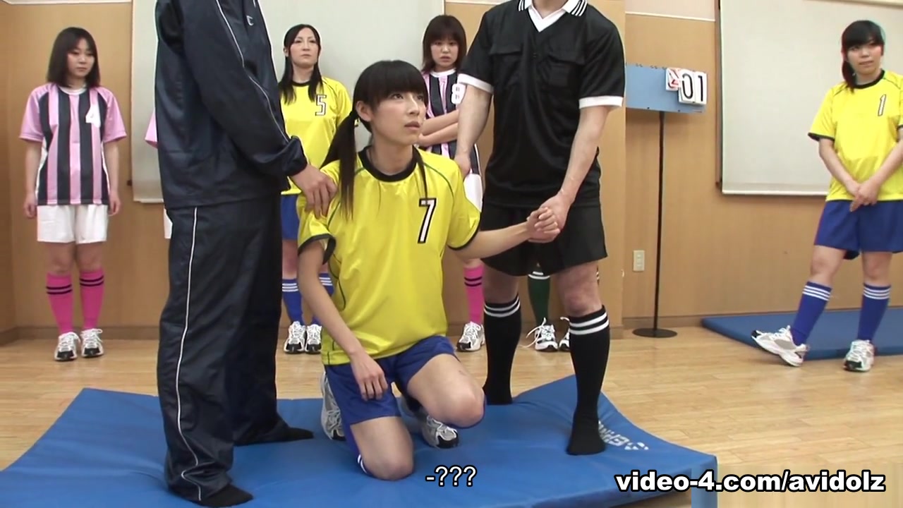 New trainer brings order to his sexy soccer team - AviDolz