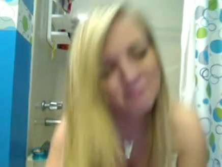 She dazed me with showering in front of webcam