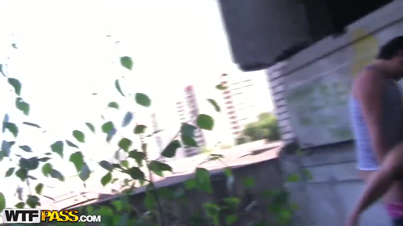 Pretty neighbourhood girl Venday fucking with me on the roof of her home