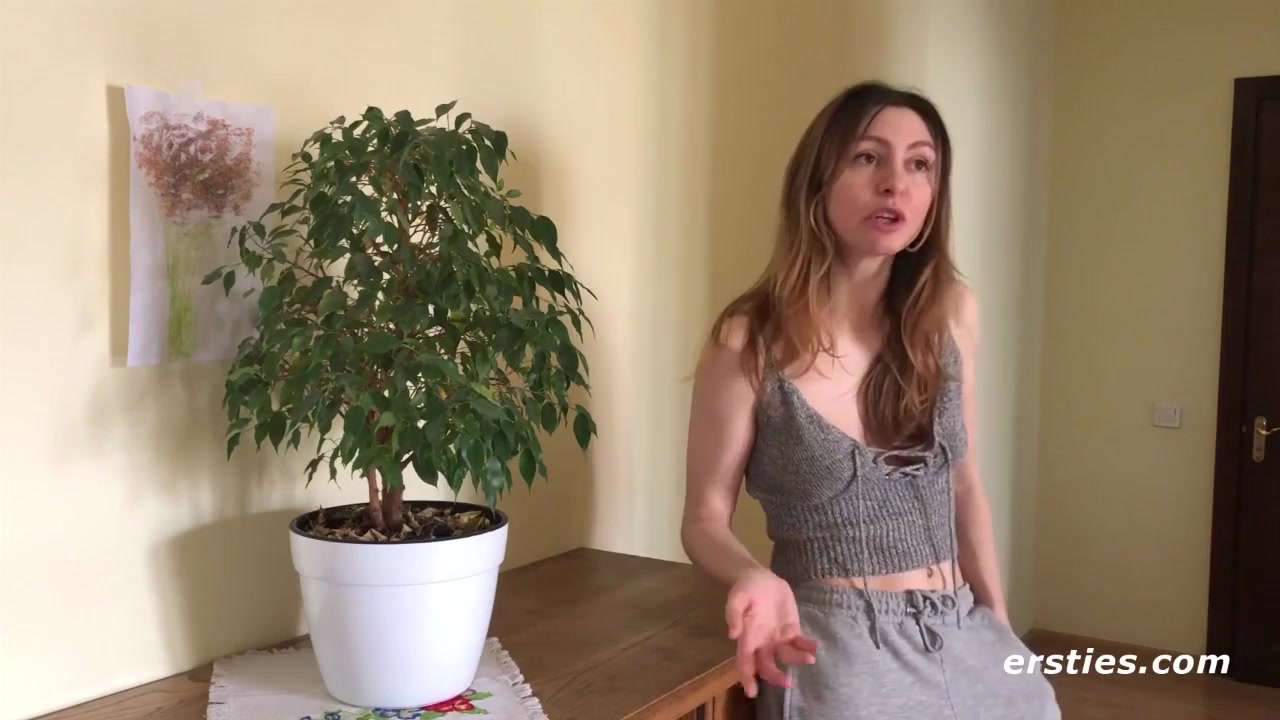 Lina Masturbates For The Camera