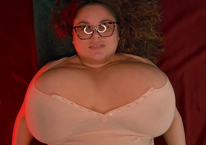Breasts Jiggling Out of Top - RealAnnaKatz