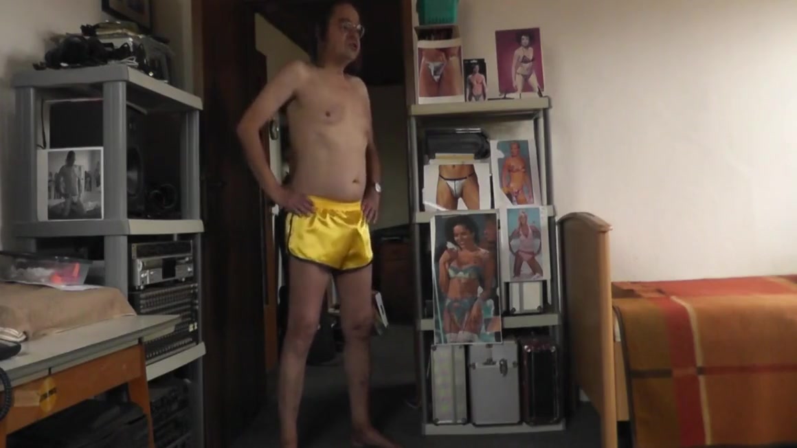 Sexy Satin Shorts In Gelb
