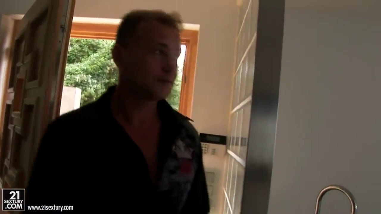 Lucy Belle seduces a big umb idiot, well