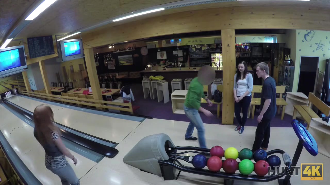HUNT4K. Dude sells girlfriend's twat to guy and continues to play