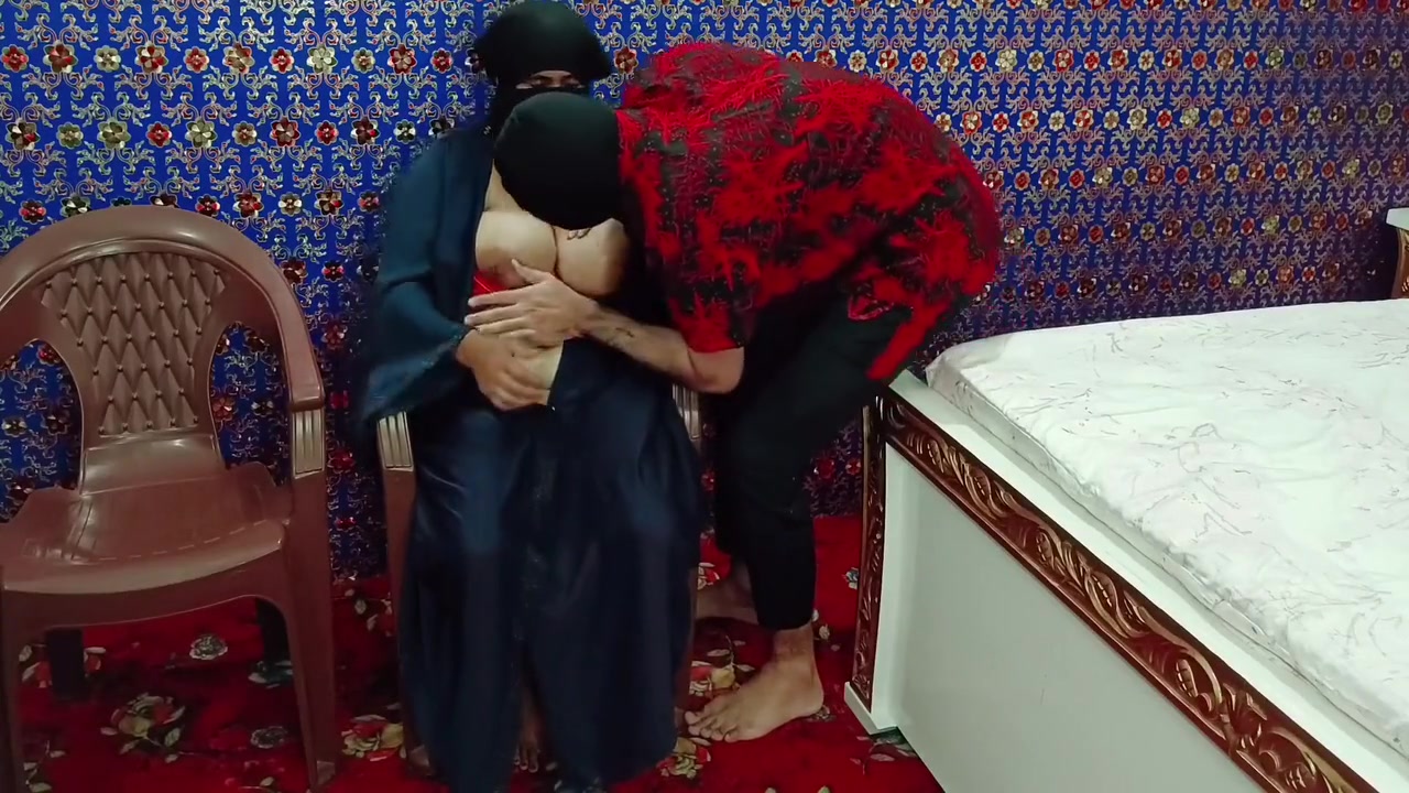 Big Round Boobs Muslim Milf Caught My Dick And She Wants Sex With Me In Waiting Room