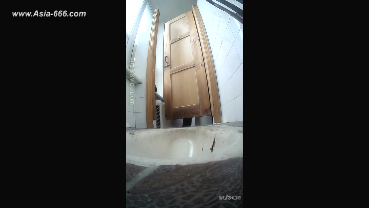 peeping blondes go to toilet.60