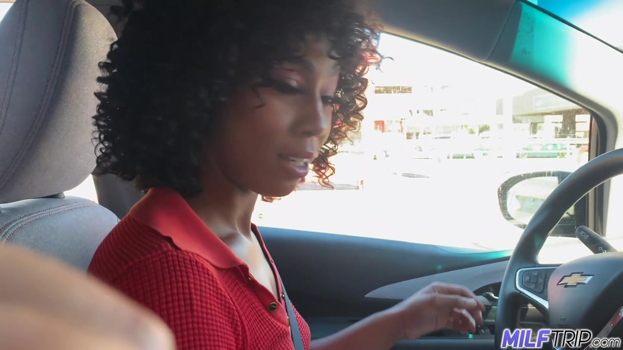 Sexy Ebony MILF - MilfTrip