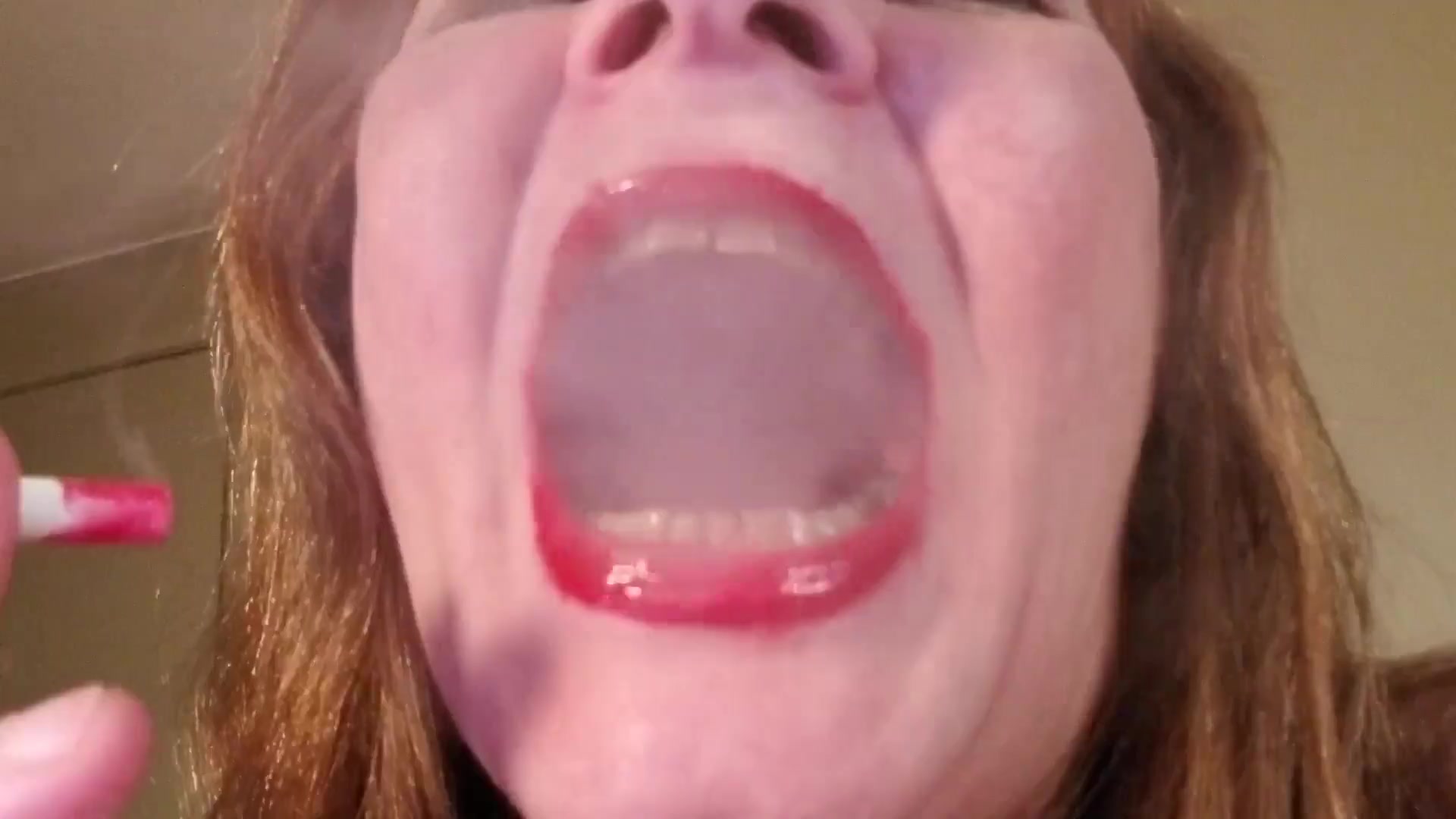 Sensual Red Lips Smoking - TacAmateurs