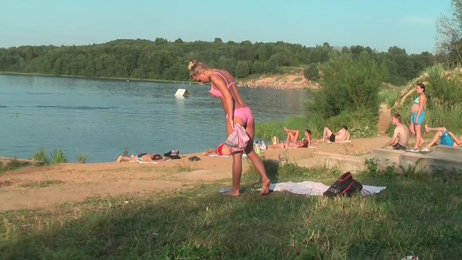 Jennifer in outdoor sex video with a couple fucking on a beach
