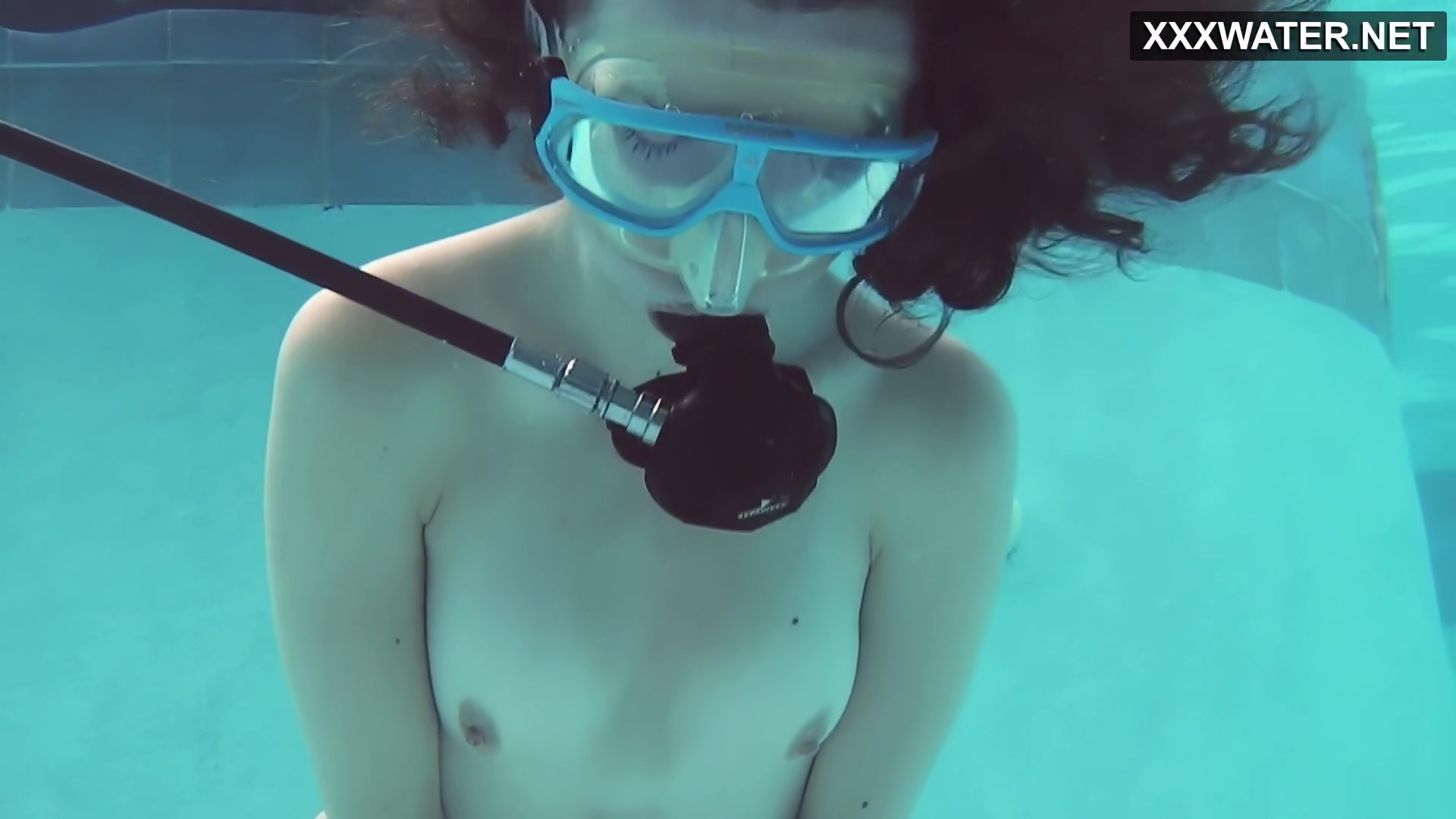 Hot Underwater Babe Emi The Mermaid