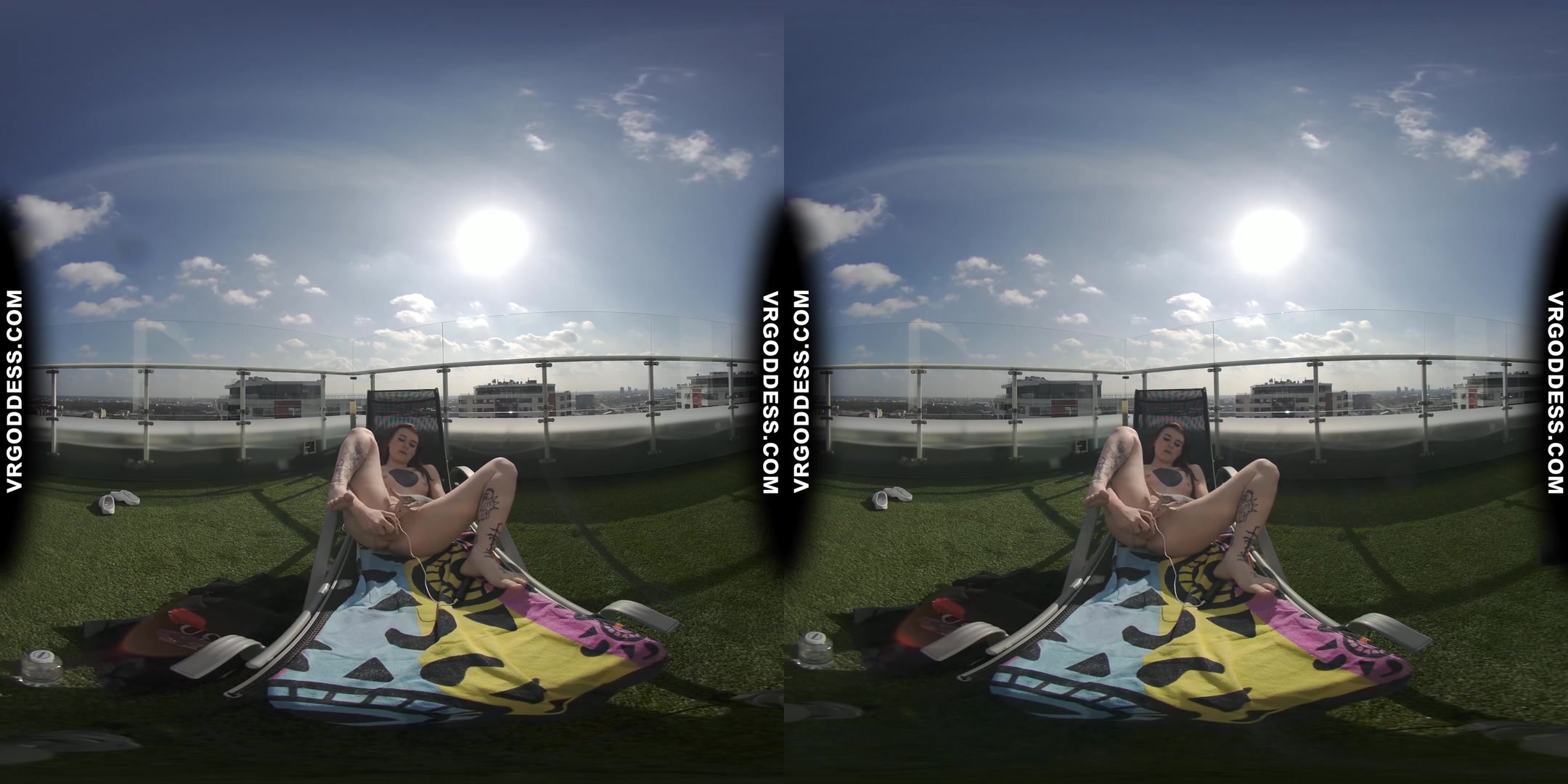 Afternoon Fun In The Sun Hot Tattoo Girl Brille Jills Herself Off Dildoing While Sunbathing