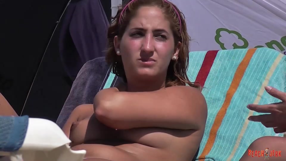 Boobs and sunbeds 33 - BeachJerk