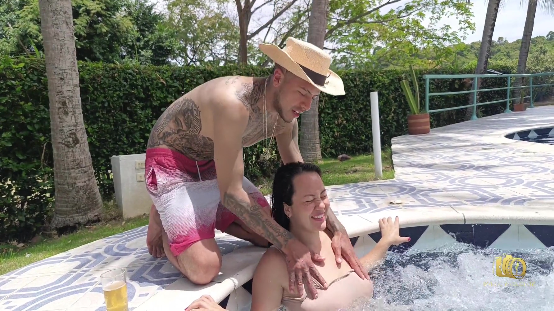 Delicious Hot - Thomas Gives Anita Ferro A Massage In The Jacuzzi