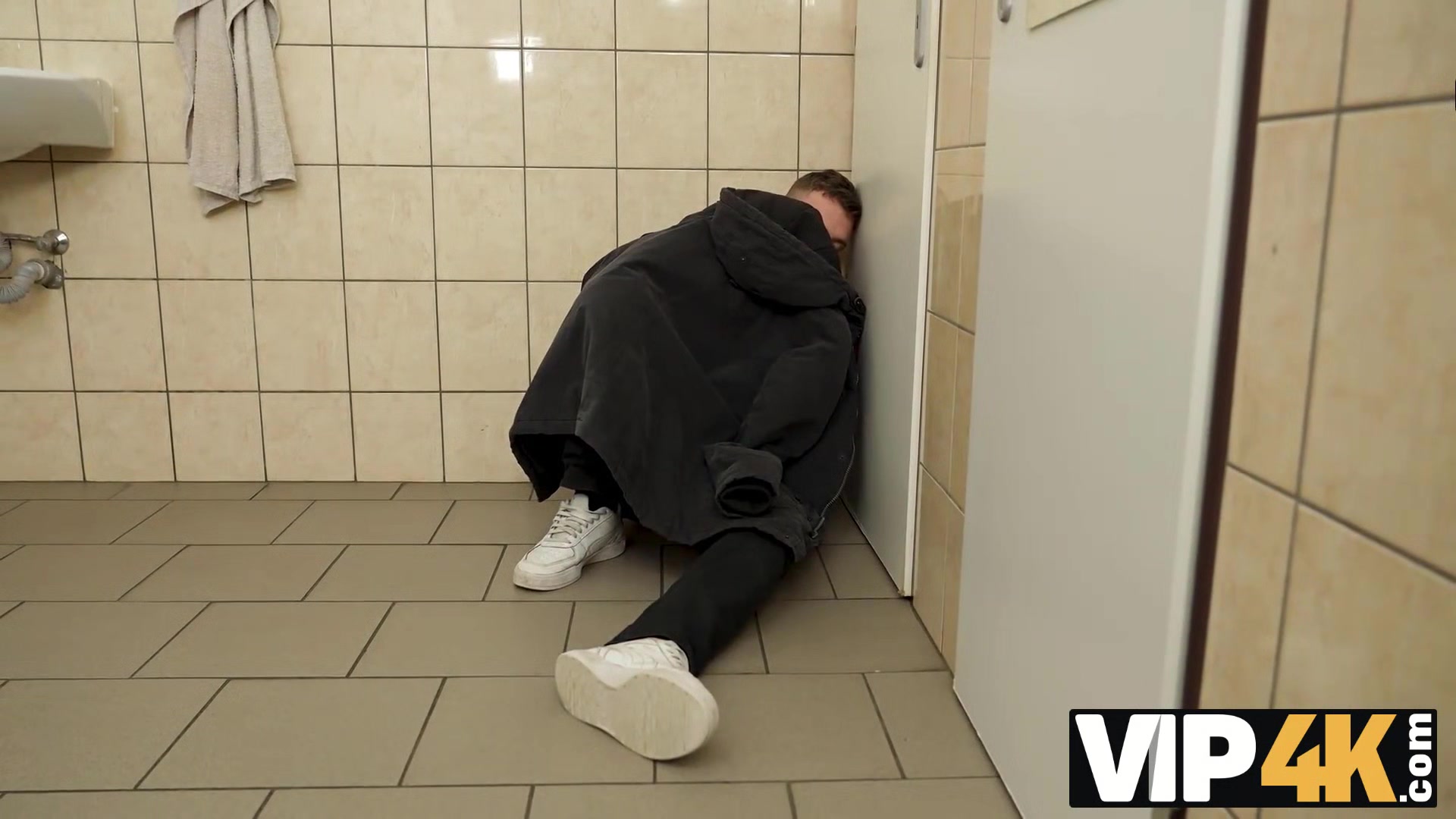 VIP4K. Wife gets her hairy vagina licked and penetrates in the WC