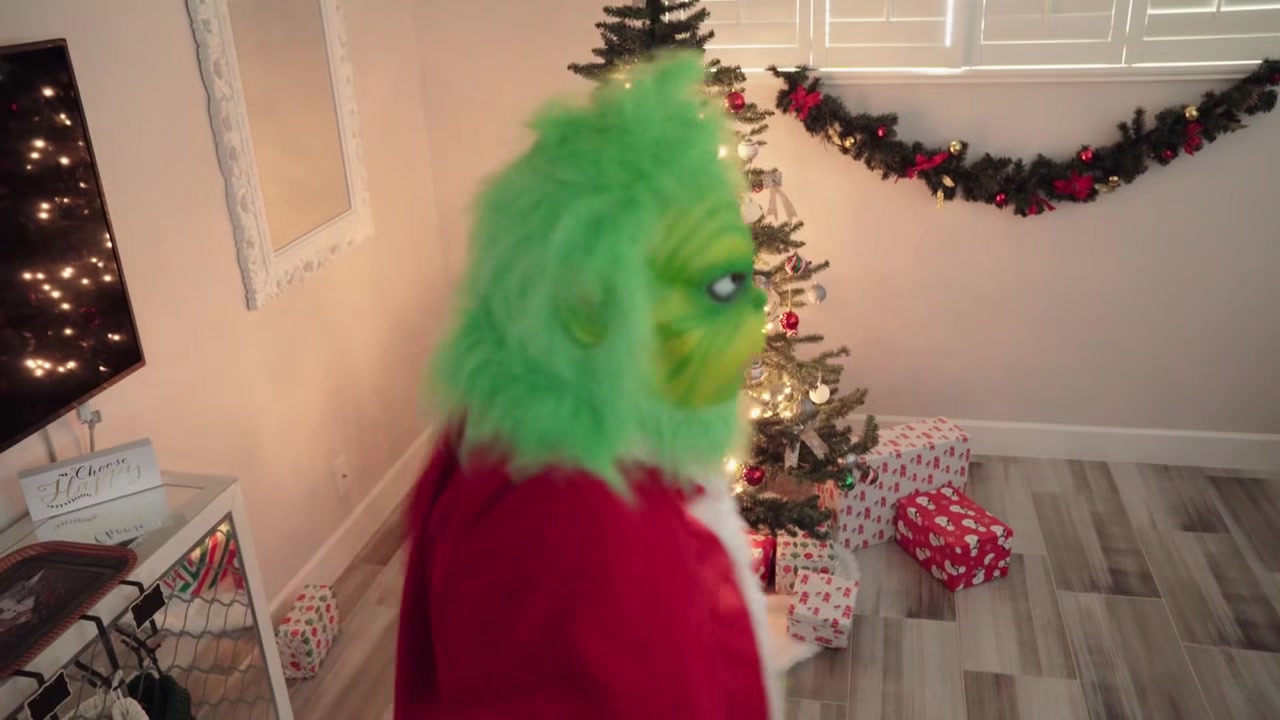 How Cindy Lou Saved Christmas For Her Step Brother - S3:E6