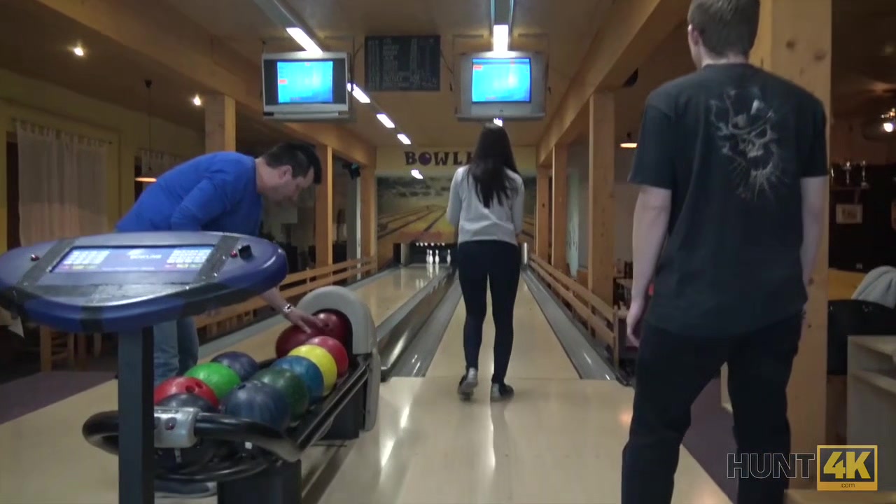 HUNT4K. Hunter is looking for awesome sex for money in bowling place