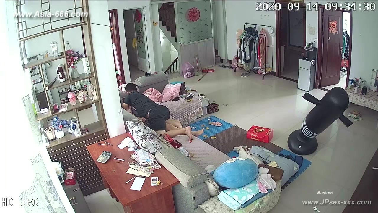Hackers use the camera to remote monitoring of a lover's home life.***