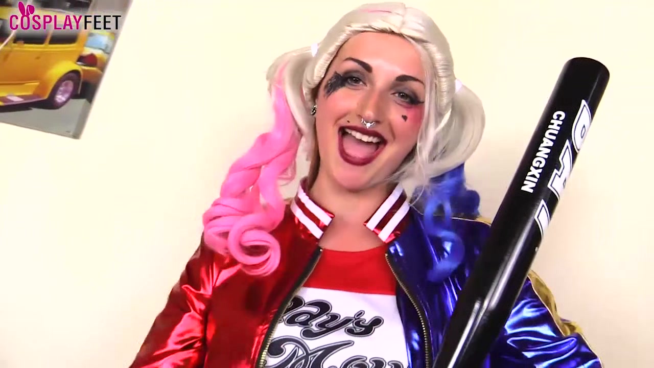 Harley Quinn teases you with her feet in black nylons