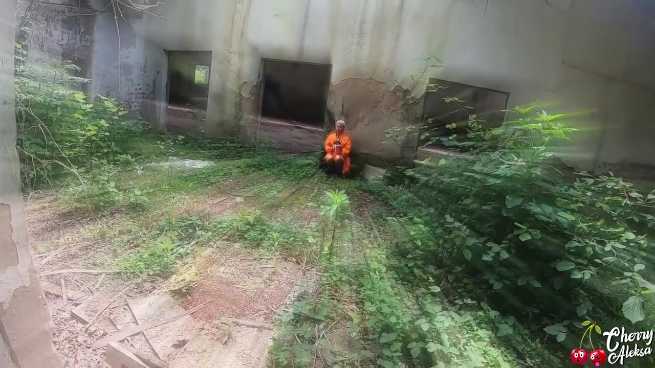 Sexy Prisoner Deep Sucking Dick And Had Anal Sex On The Abandoned - Facial