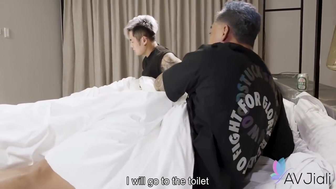 Chinese Girl Yuli Fucks Her Friend In Bed