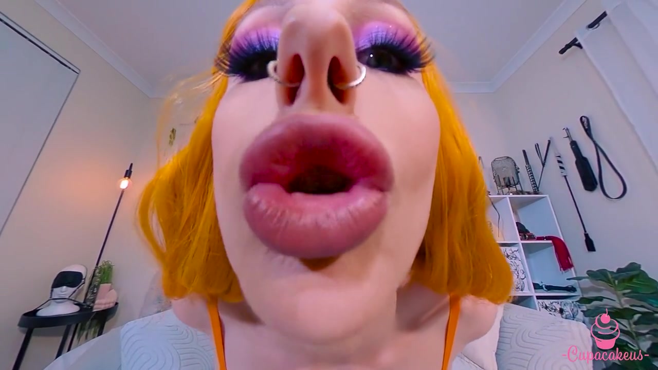 Egirl Pumps Holes With Fuck Machine
