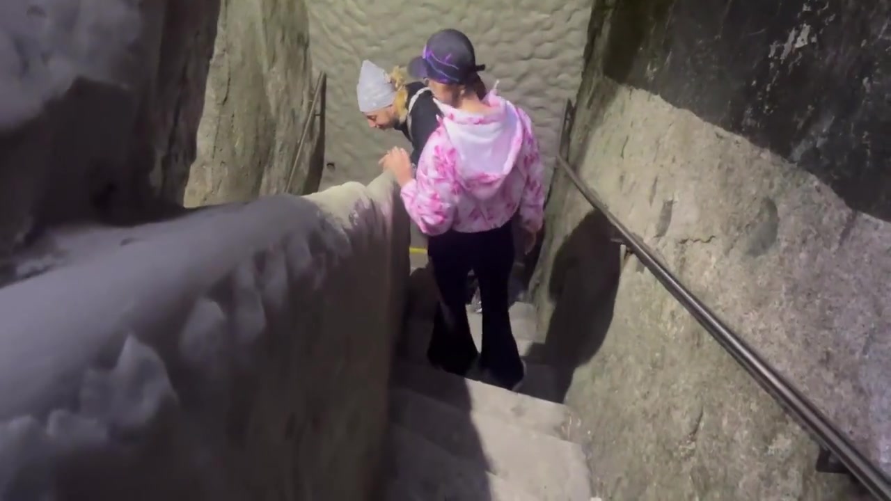 Katy B Ke Le Da Gran Mamada A Turista En La Piedra Del Penon, Guatape, Antioquia Y Es Descubierta Por La Policia Colombiana 4 Min