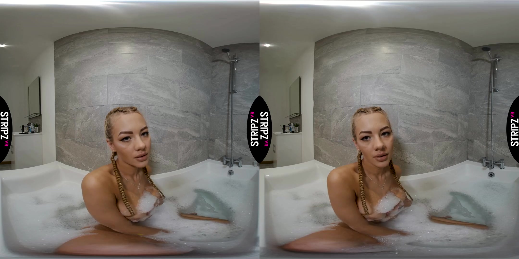 Courtney Marie in Bathe with Me... - StripzVR