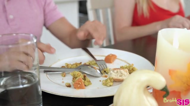 I Had My Stepsisters Thanksgiving Pie - S29:E7 - Brattysis