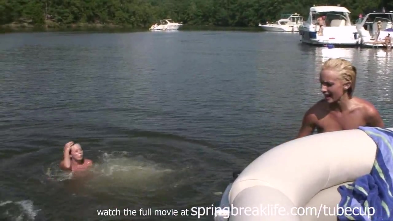 SpringBreakLife Video: 4 Girls Take A Food Shower