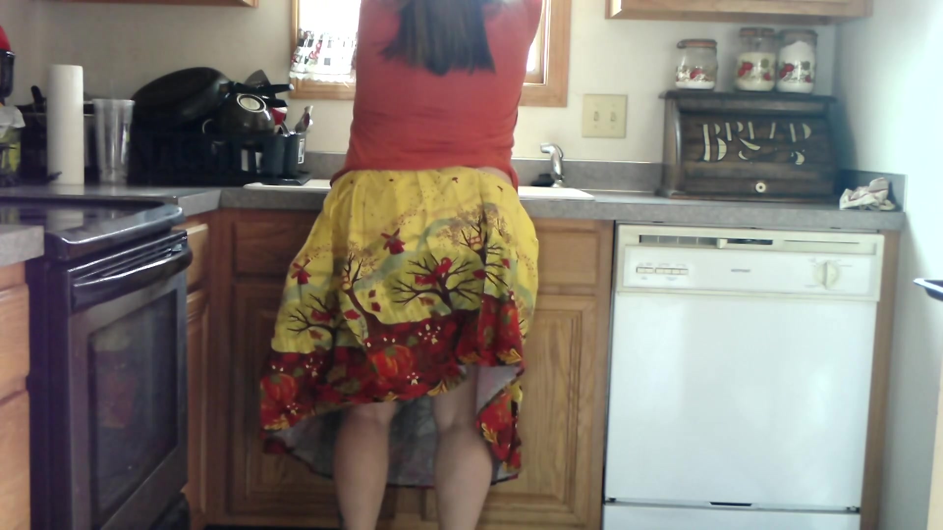 Sexy Bbw Thanksgiving Step mom Bakes Cookies - Sexynebbw