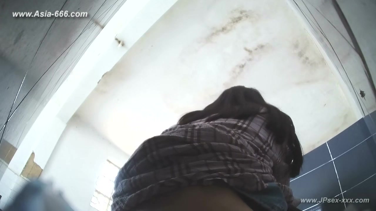 chinese girls go to toilet.311