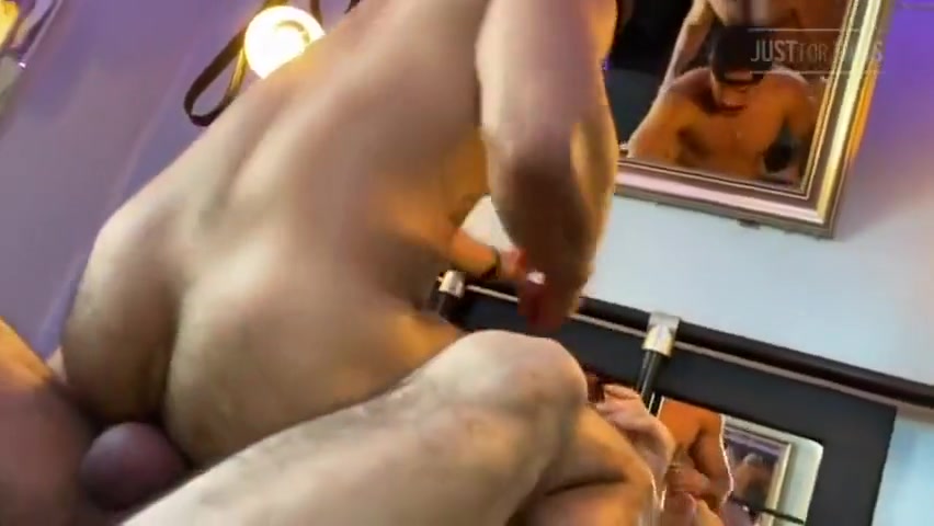 Tres Ursos Musculosos Fudendo No Pelo