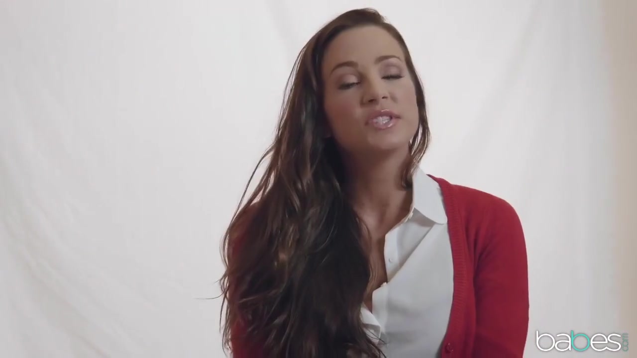 Lesbian schoolgirls 18+ Enjoy Each Others Incredible Bodies