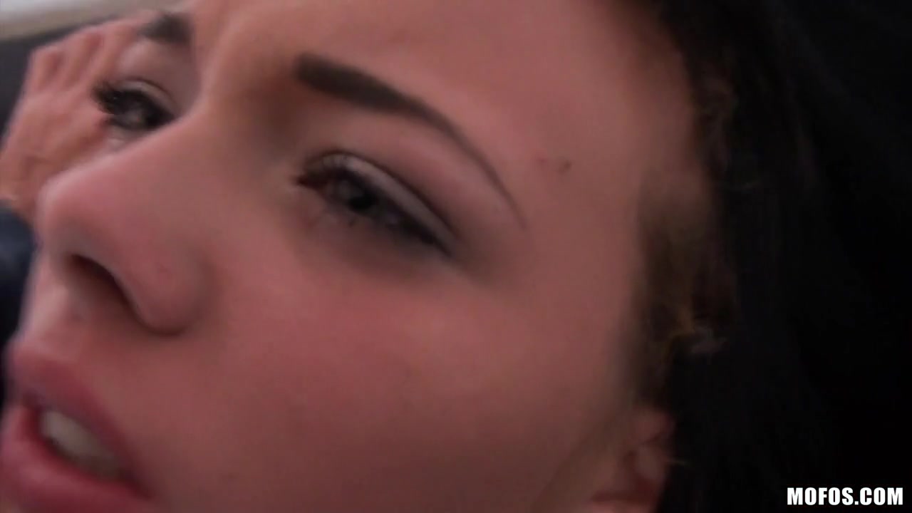 Tricia Girl in Amateur Knows How To Suck - PublicPickups