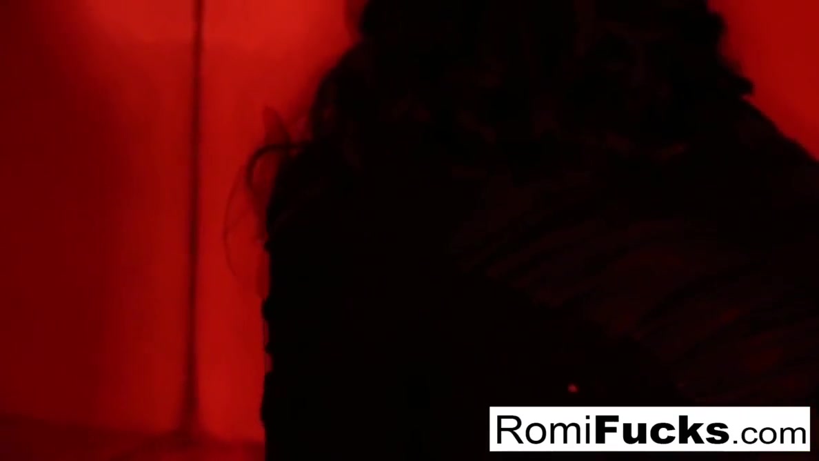 Sexy Slave Romi Lets Master Sovereign Dominate Her