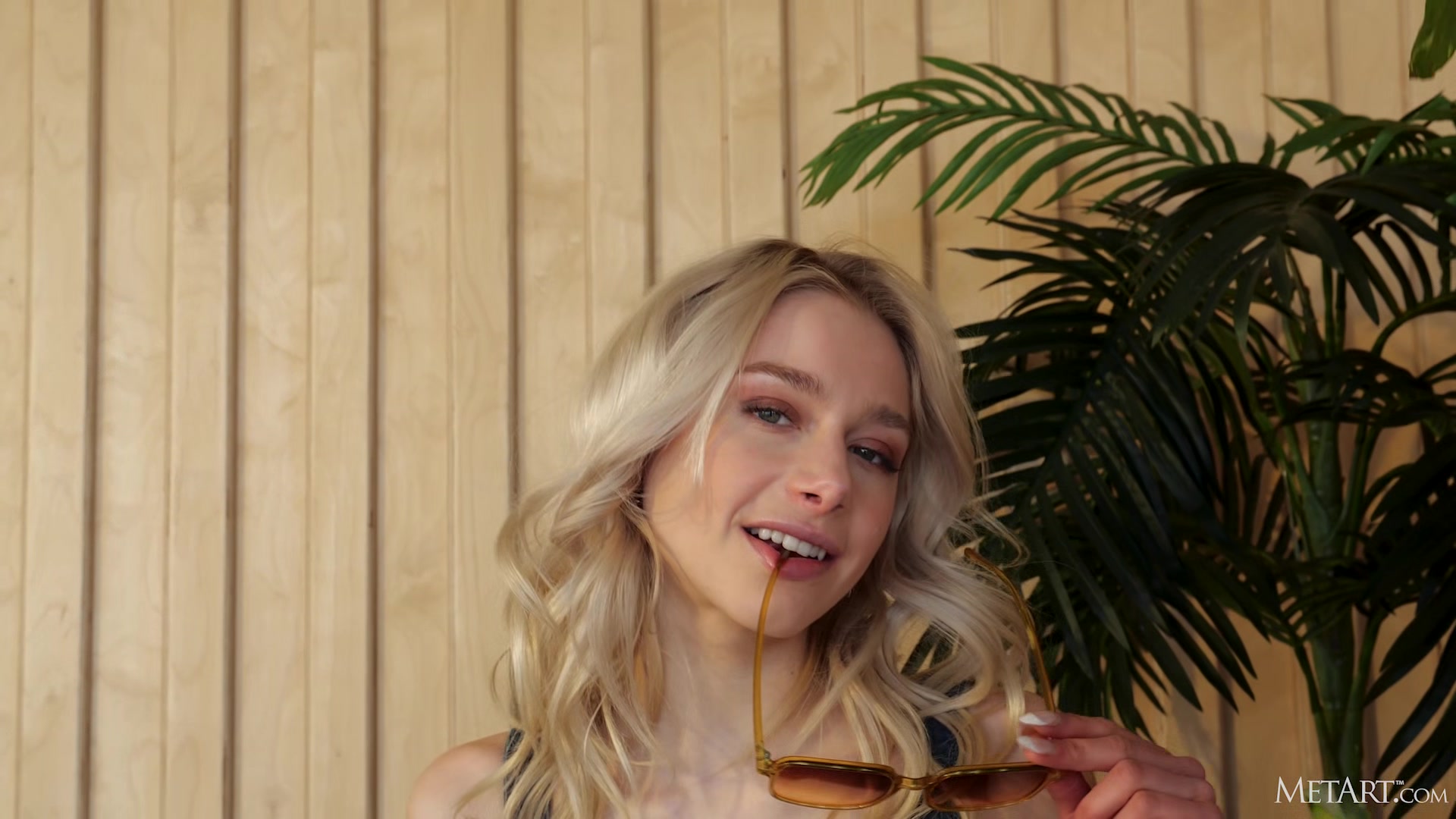 Make It Clear - Scarlett Hampton