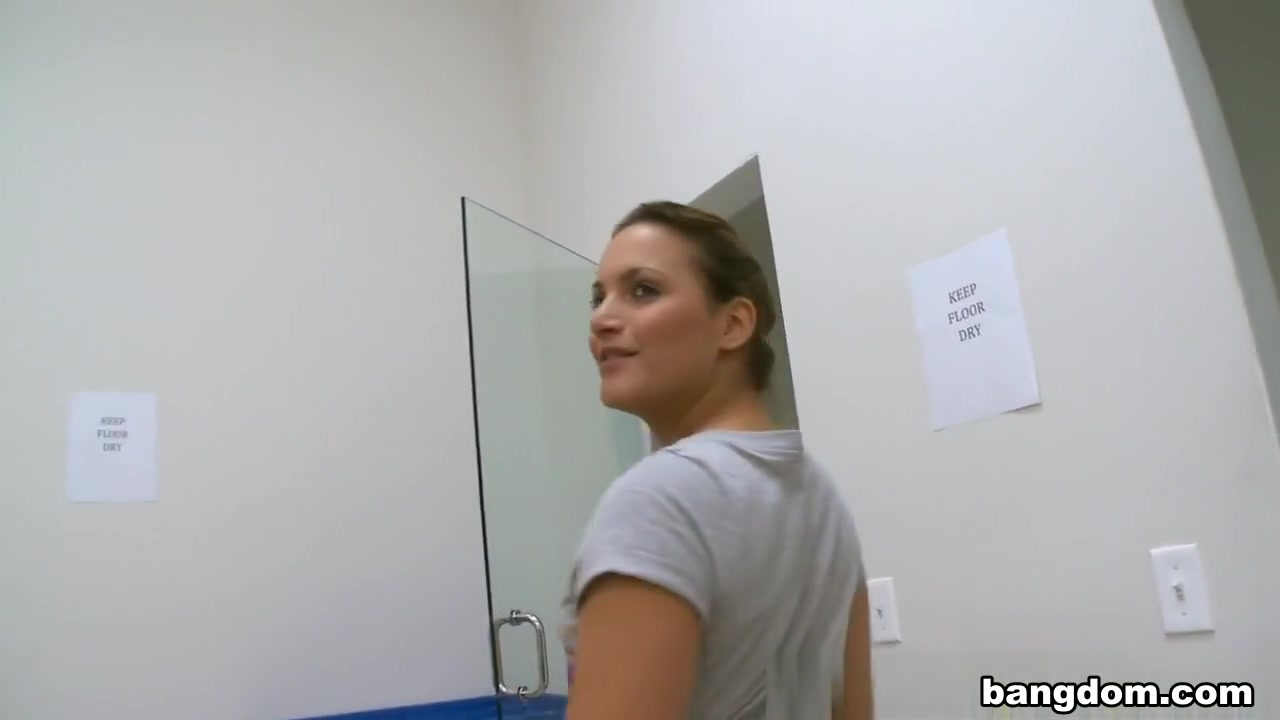 Jessica Star in Jessica Star does her first hand job