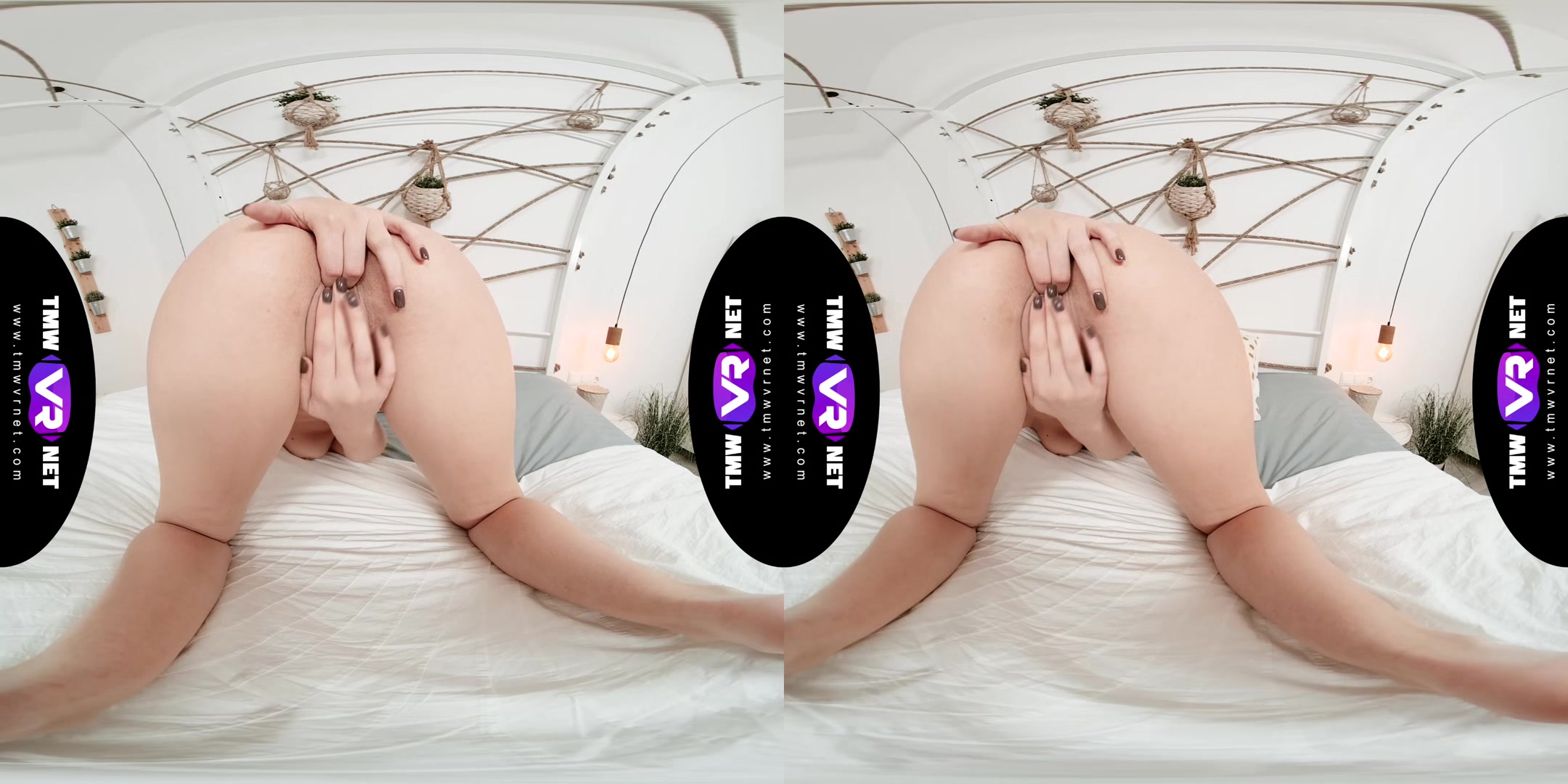 Teasing solo action in bed