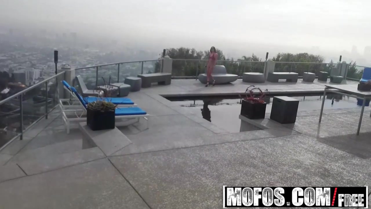 Mofos - Drone Hunter - Rachel Richey - Brunette Bangs the Drone-Hunter