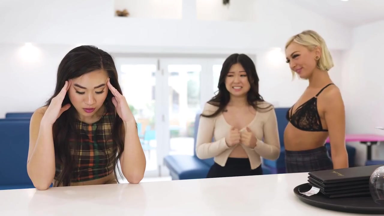 Kimmy Kim, Chloe Temple And Louise Louellen In The Squirting