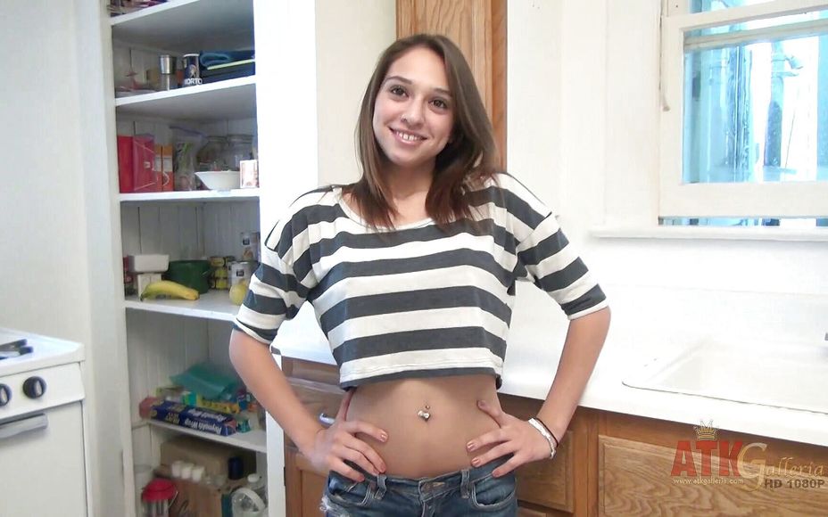 18yo Latina Sara Luv gets off in the kitchen