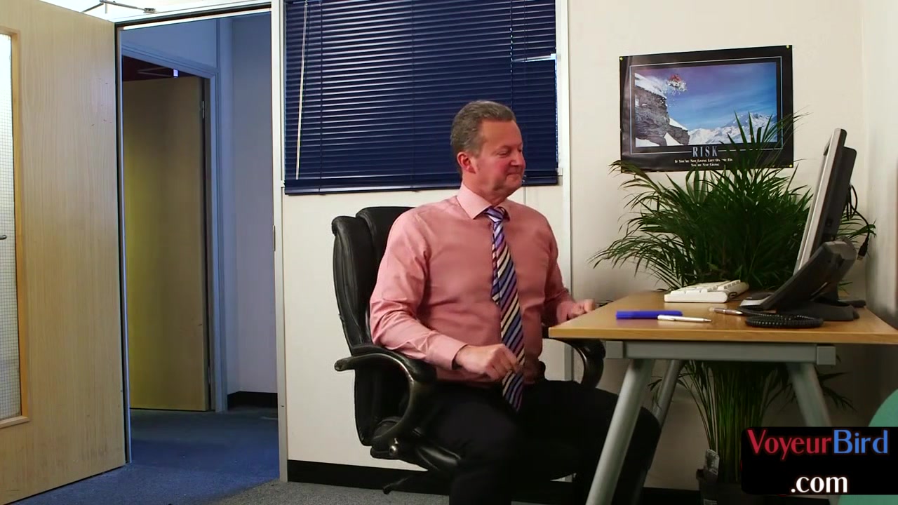 CFNM encourages jerker in duo while teasing body