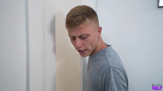Stepmom Gets Me Hard - S9:E10 - Brattymilf