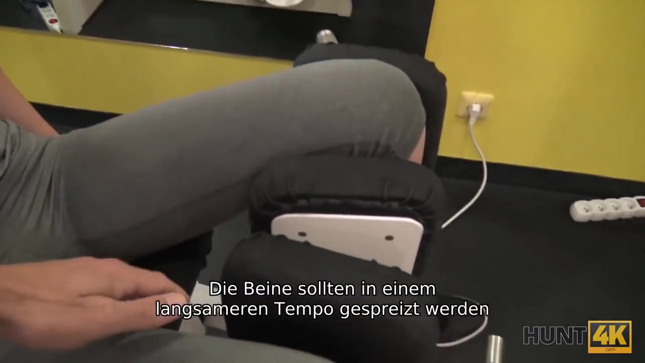 Nettes Madchen Anstatt Zu Trainieren Hat Sex Im Fitnessstudio Mit Einem Reichen Jager